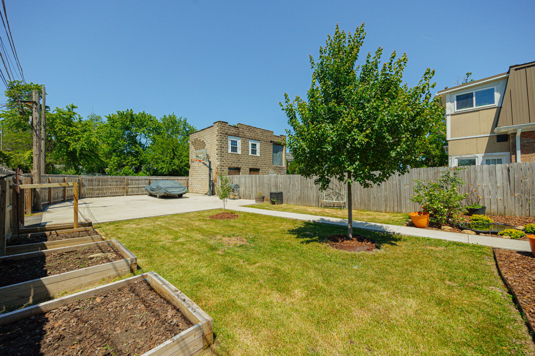 154 E Long St 060