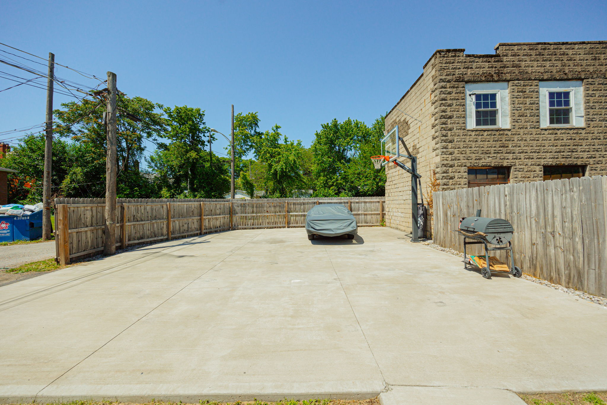 154 E Long St 061