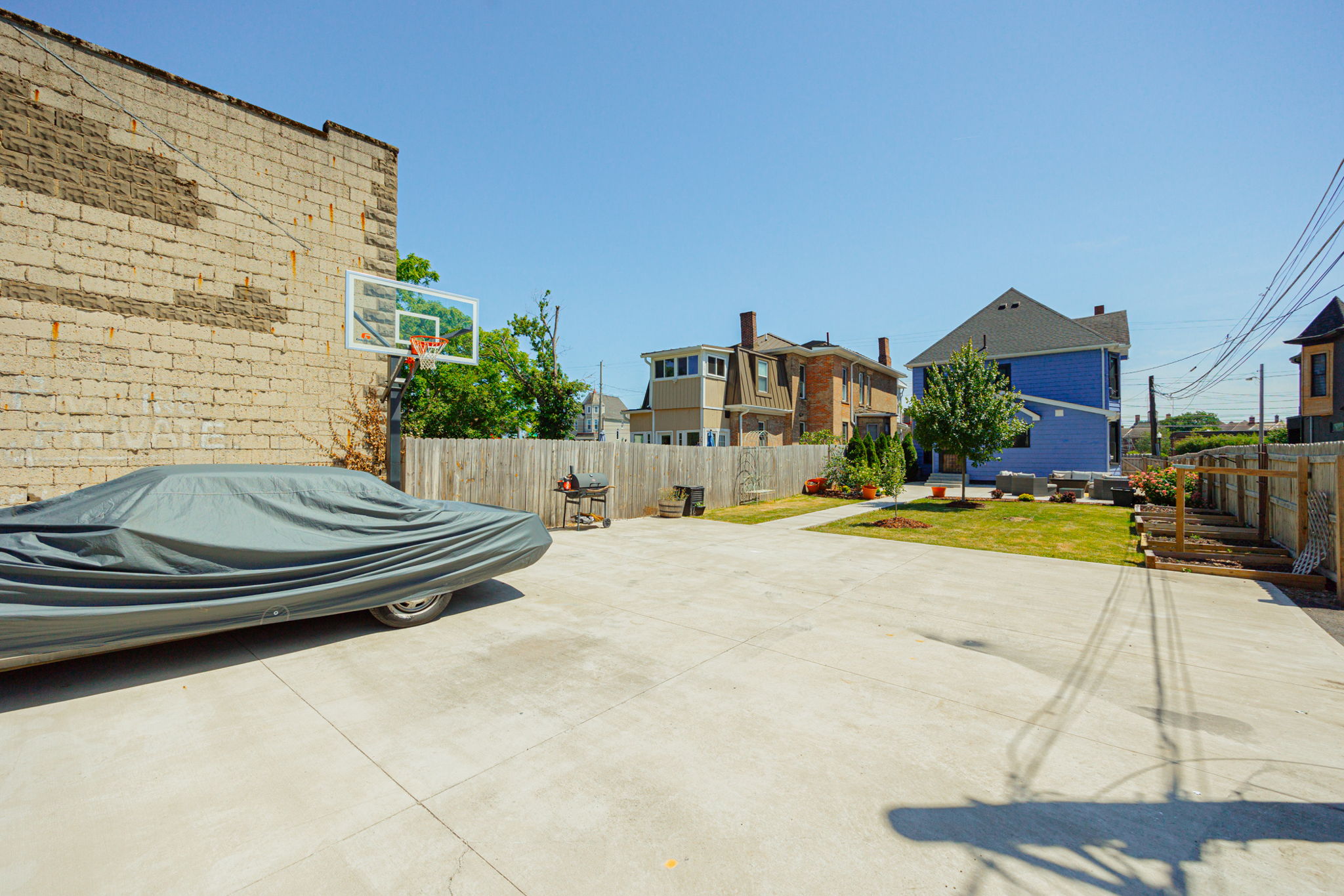 154 E Long St 062