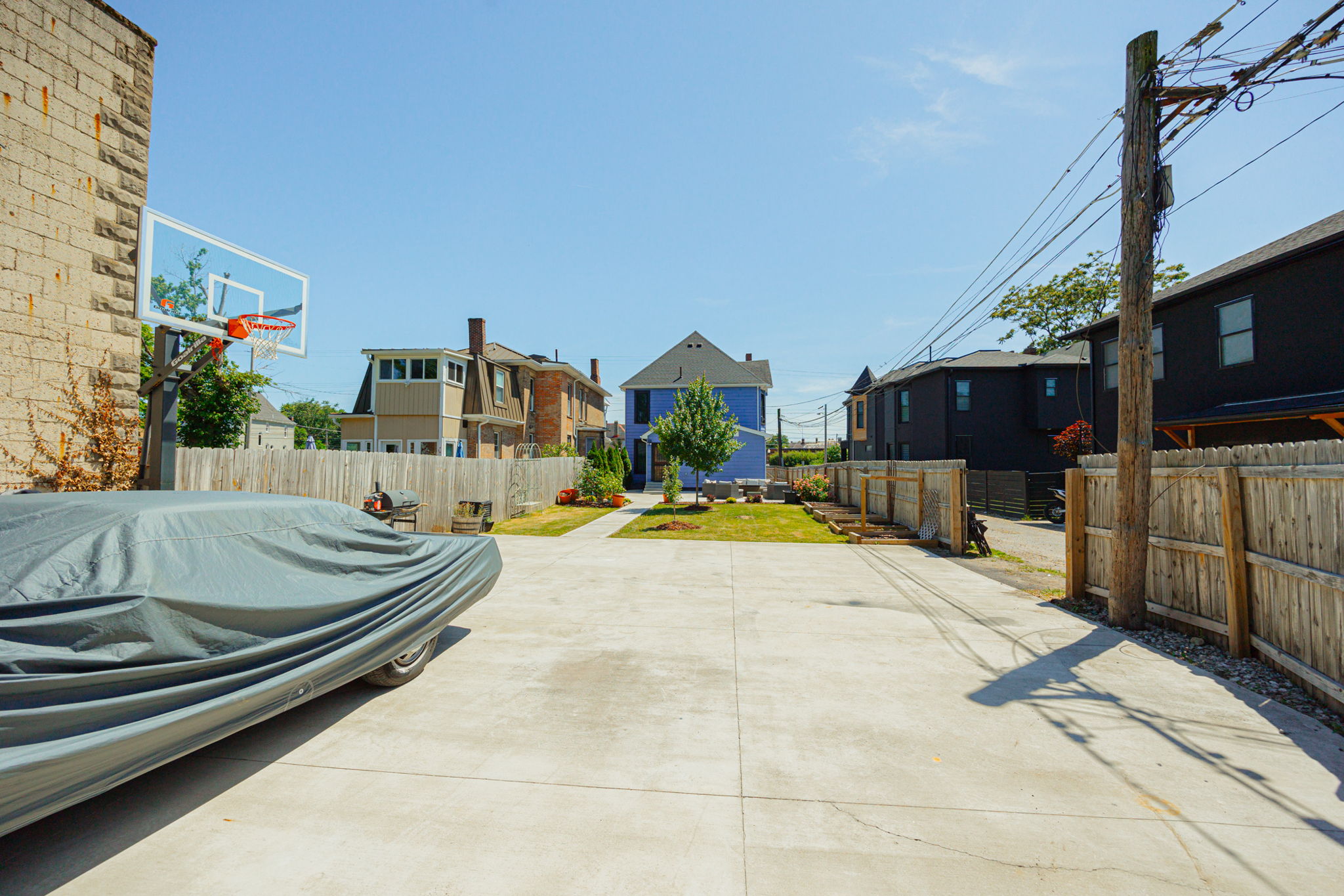 154 E Long St 063