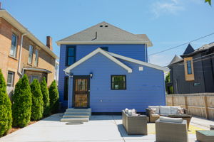 154 E Long St 004