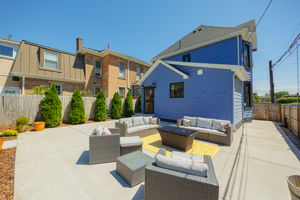 154 E Long St 005