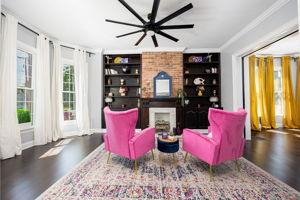 154 E Long St 011