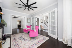 154 E Long St 013