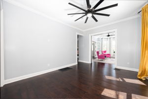154 E Long St 015