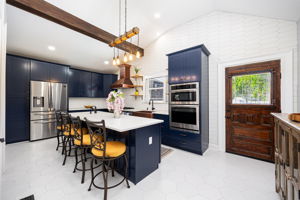 154 E Long St 016