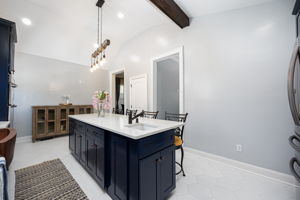 154 E Long St 018
