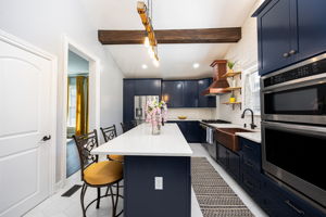 154 E Long St 021