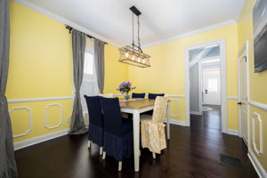154 E Long St 022