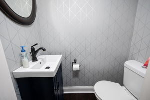 154 E Long St 025