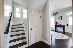 154 E Long St 026