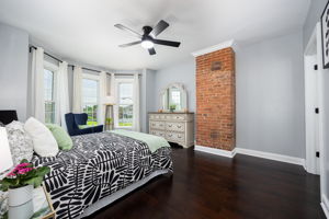 154 E Long St 029