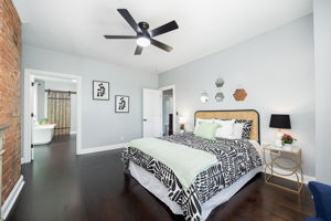 154 E Long St 031