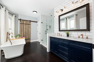 154 E Long St 032