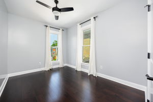 154 E Long St 038