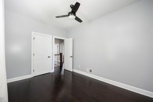 154 E Long St 039