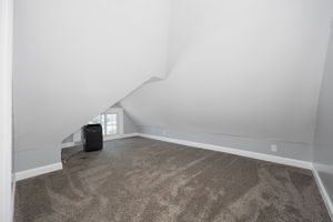 154 E Long St 040
