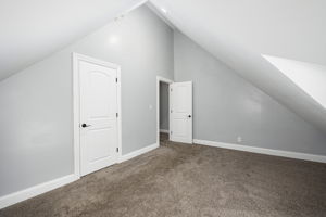 154 E Long St 042