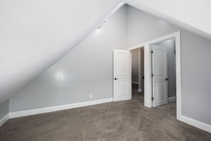 154 E Long St 045
