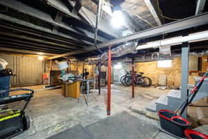 154 E Long St 047