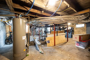 154 E Long St 049