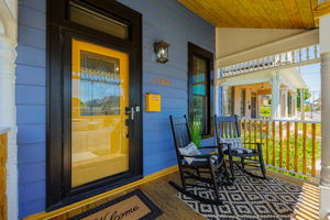154 E Long St 054