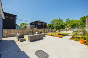 154 E Long St 056