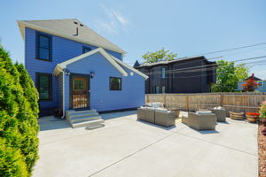 154 E Long St 057