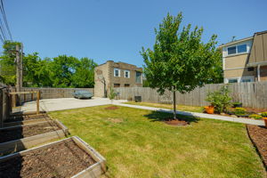 154 E Long St 060