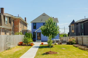 154 E Long St 064