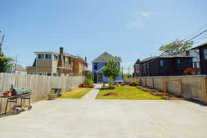 154 E Long St 065