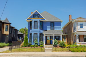 154 E Long St 001