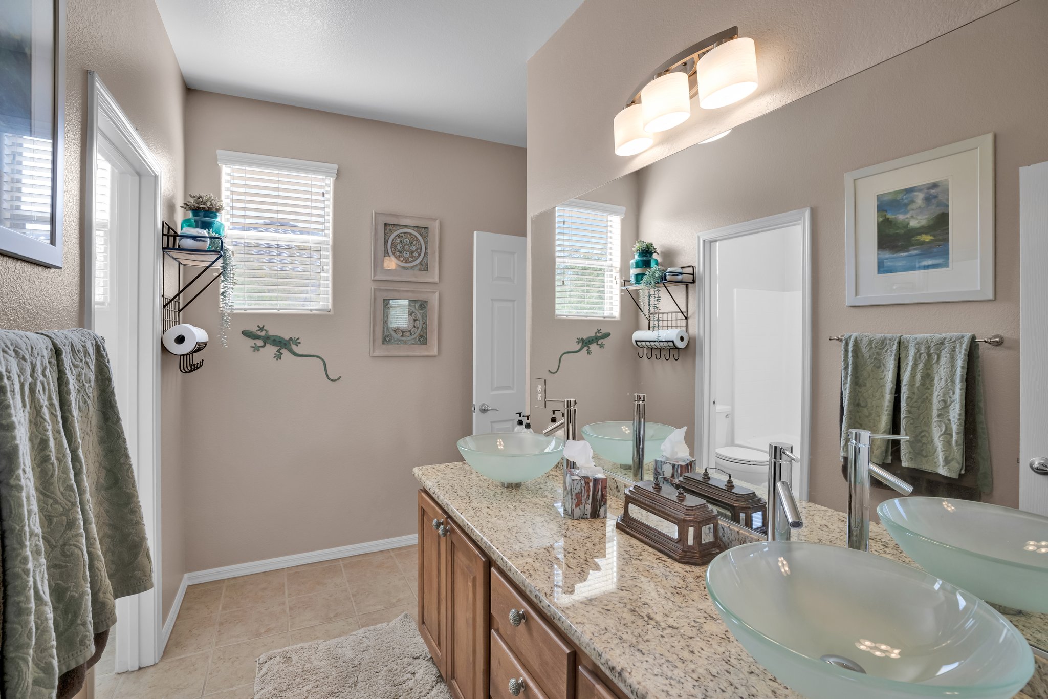 Dual vanity sinks & separate entries