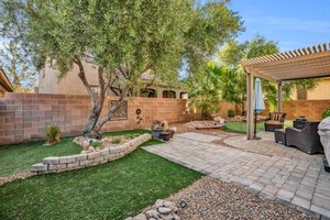 Extensive Patio Pavers with Synthetic Grass