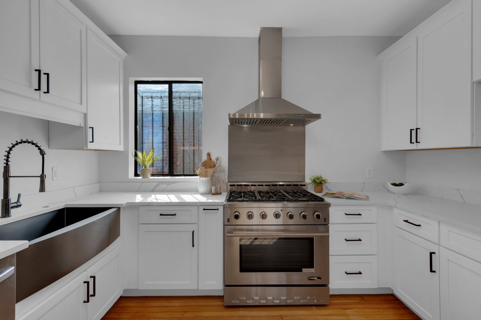 Large Kitchen with Quartz Counters