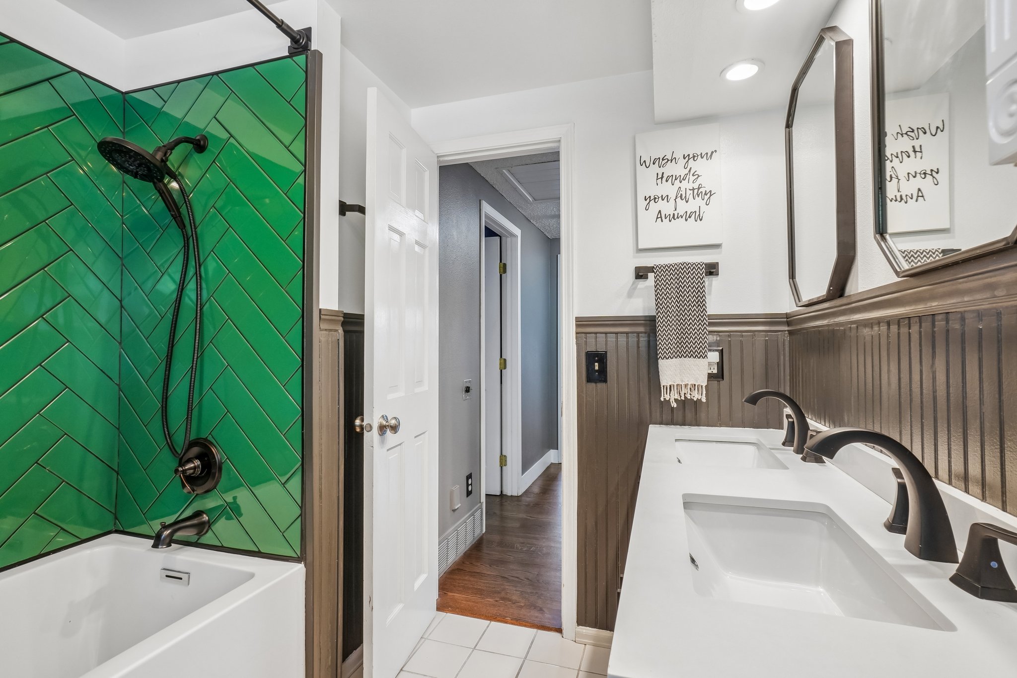 E Amherst Cir-S1707-022.jpg