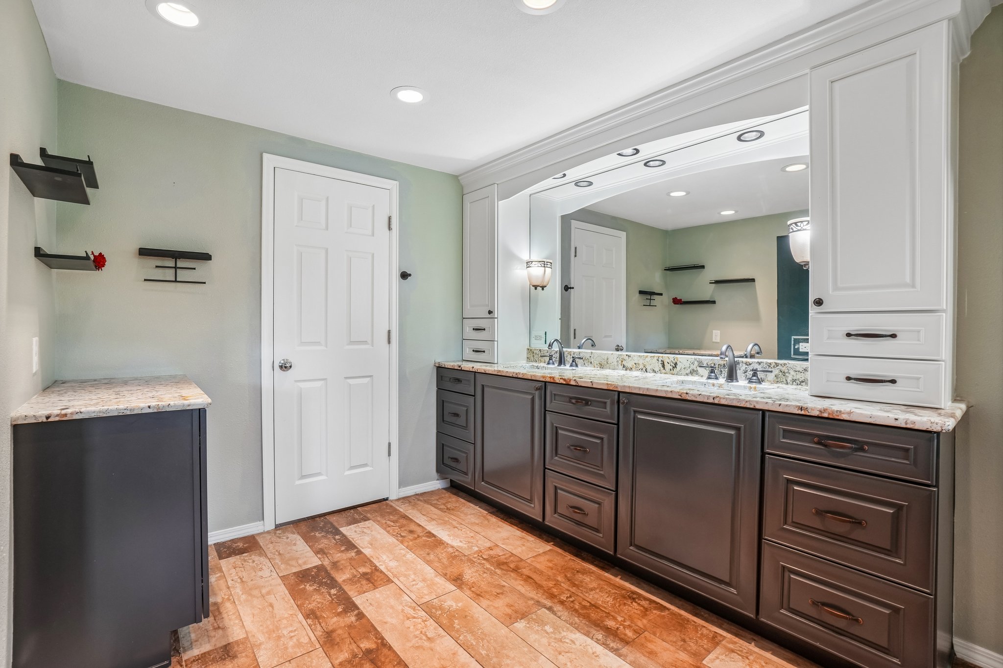 E Amherst Cir-S1707-032.jpg