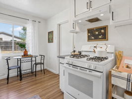 Kitchen/Breakfast Area