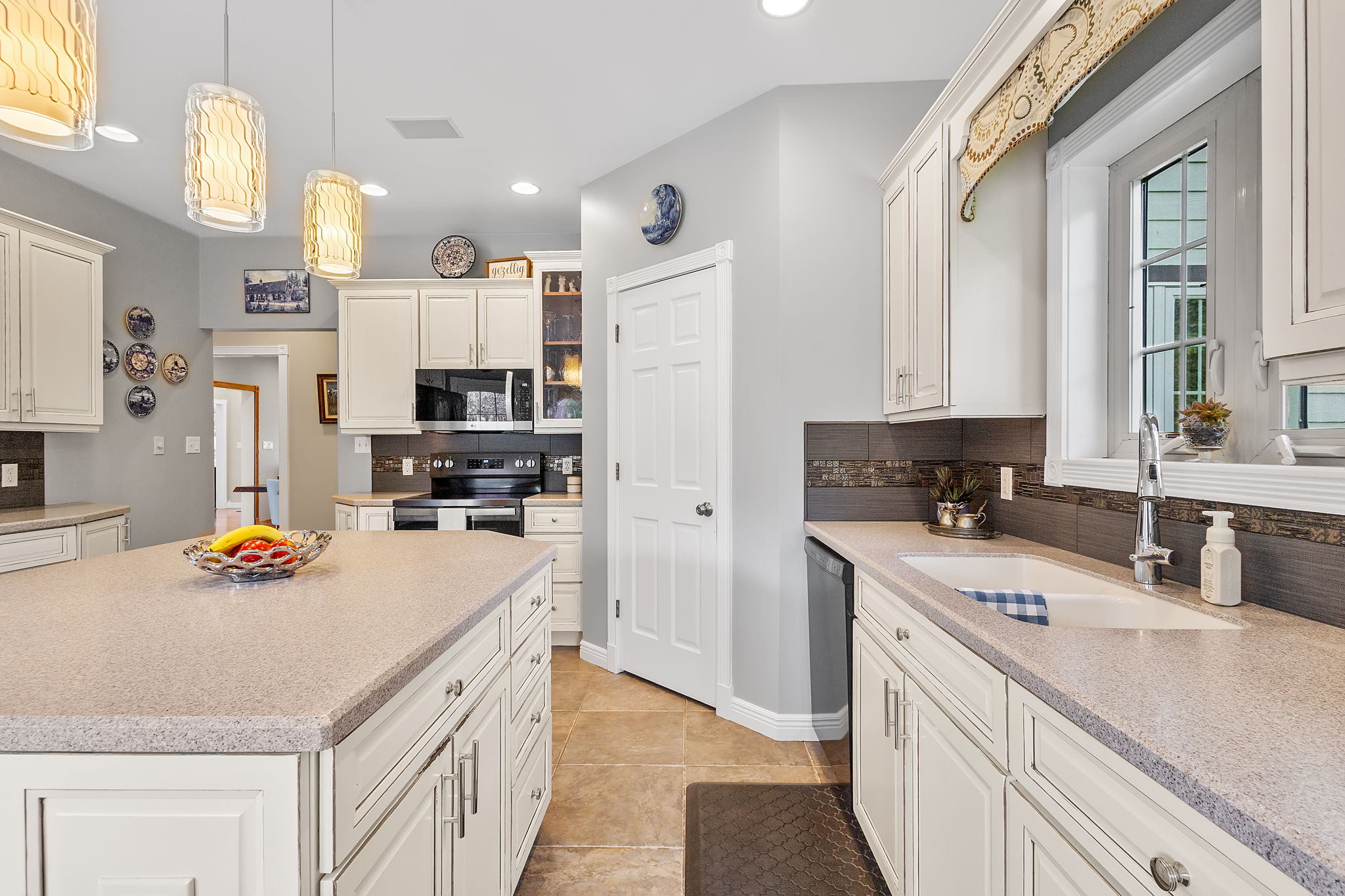  Photo 33