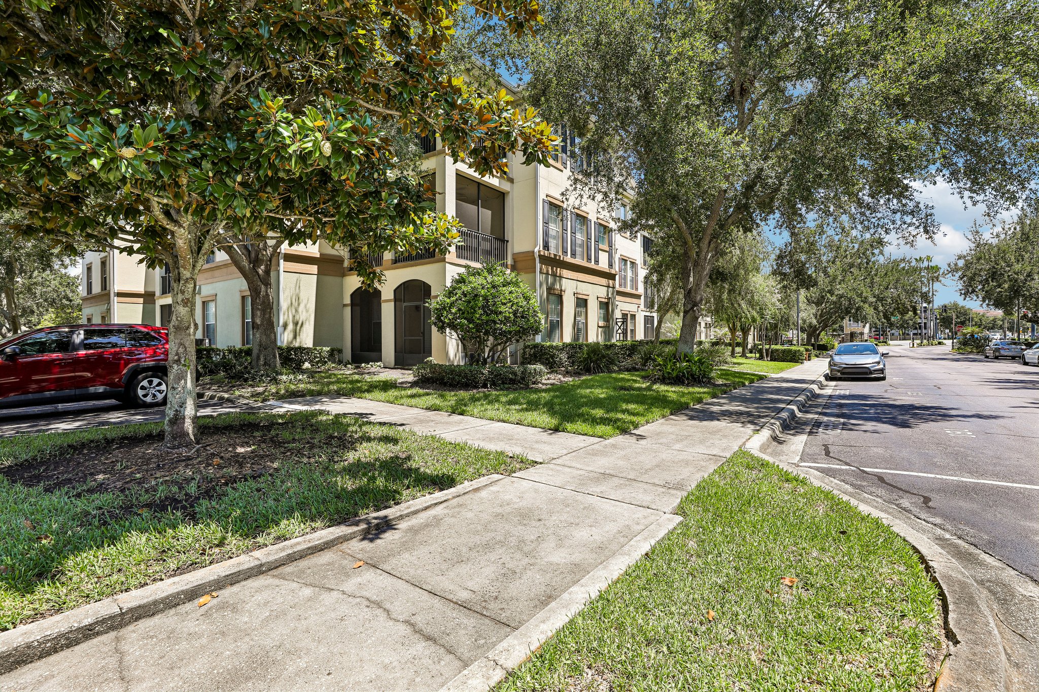 Mizzon Dr 102-S0407-002.jpg