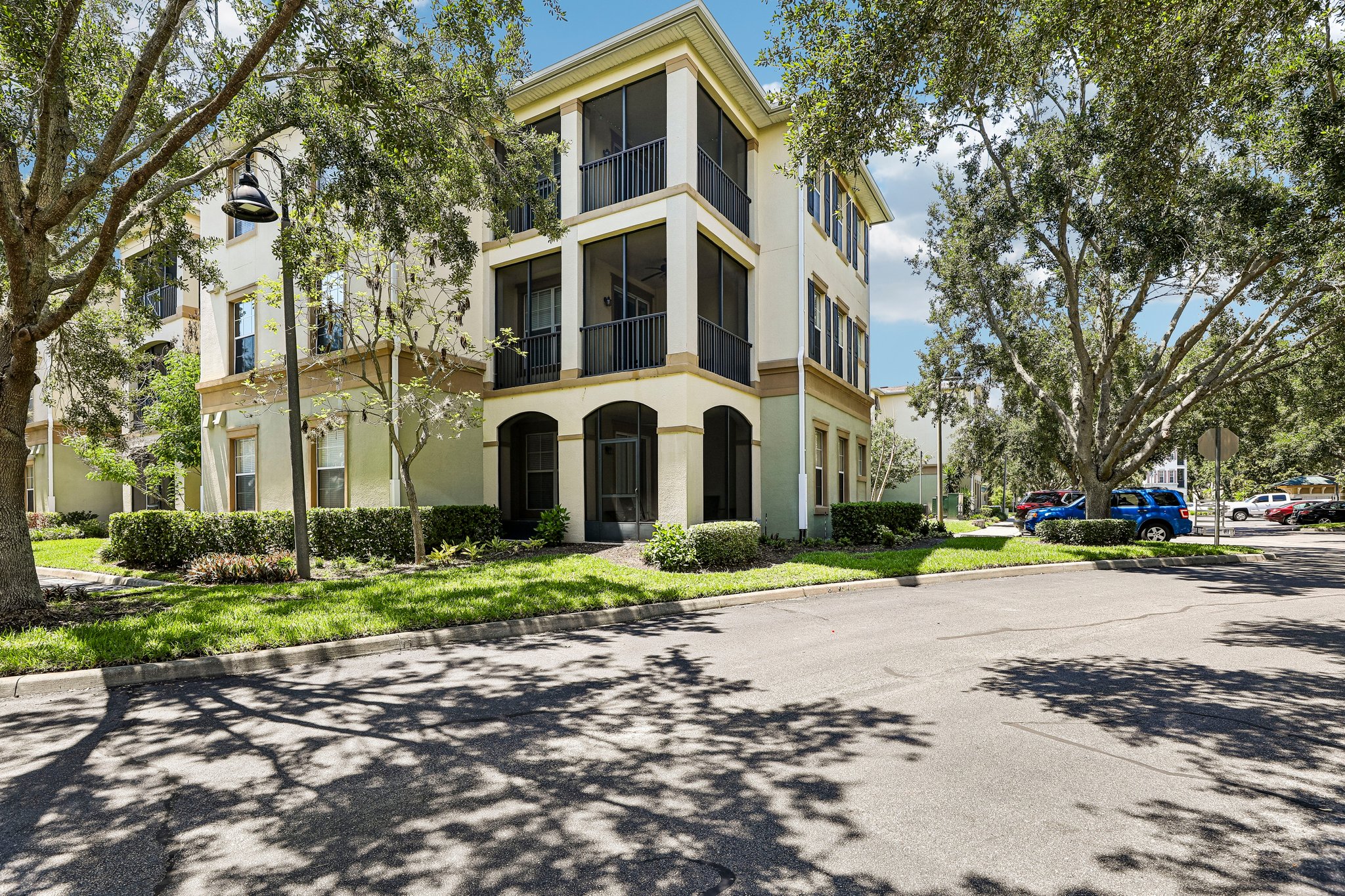 Mizzon Dr 102-S0407-003.jpg