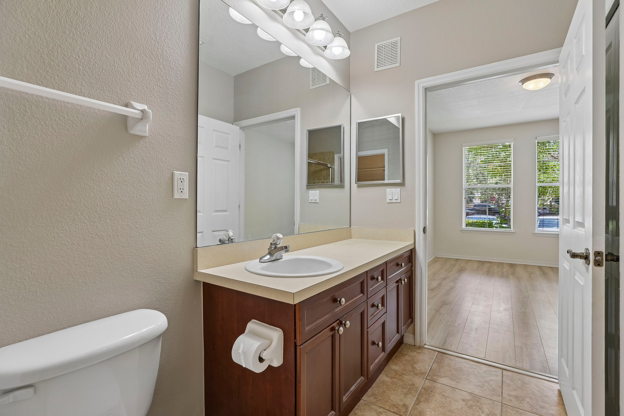 Mizzon Dr 102-S0407-019.jpg