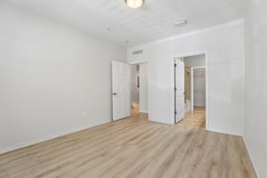 Mizzon Dr 102-S0407-017.jpg