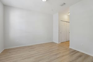 Mizzon Dr 102-S0407-024.jpg