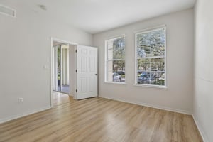 Mizzon Dr 102-S0407-026.jpg