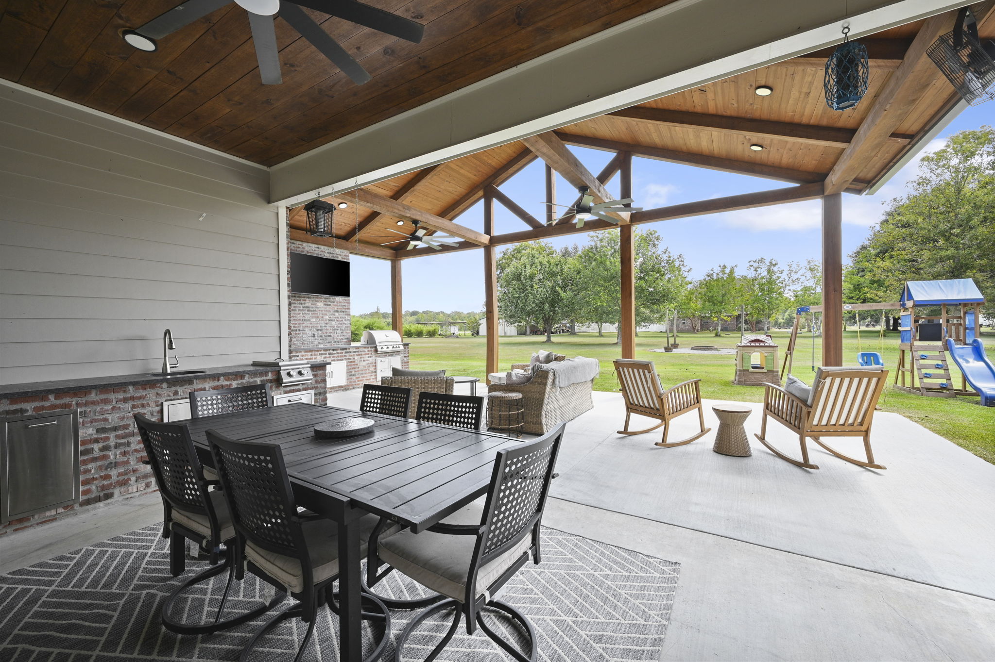  Photo 32
