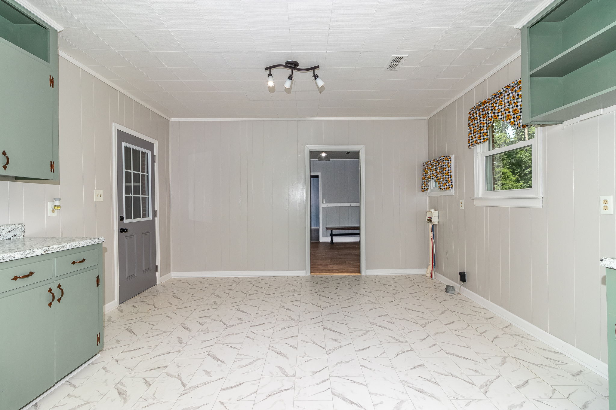 Kitchen/Breakfast Area