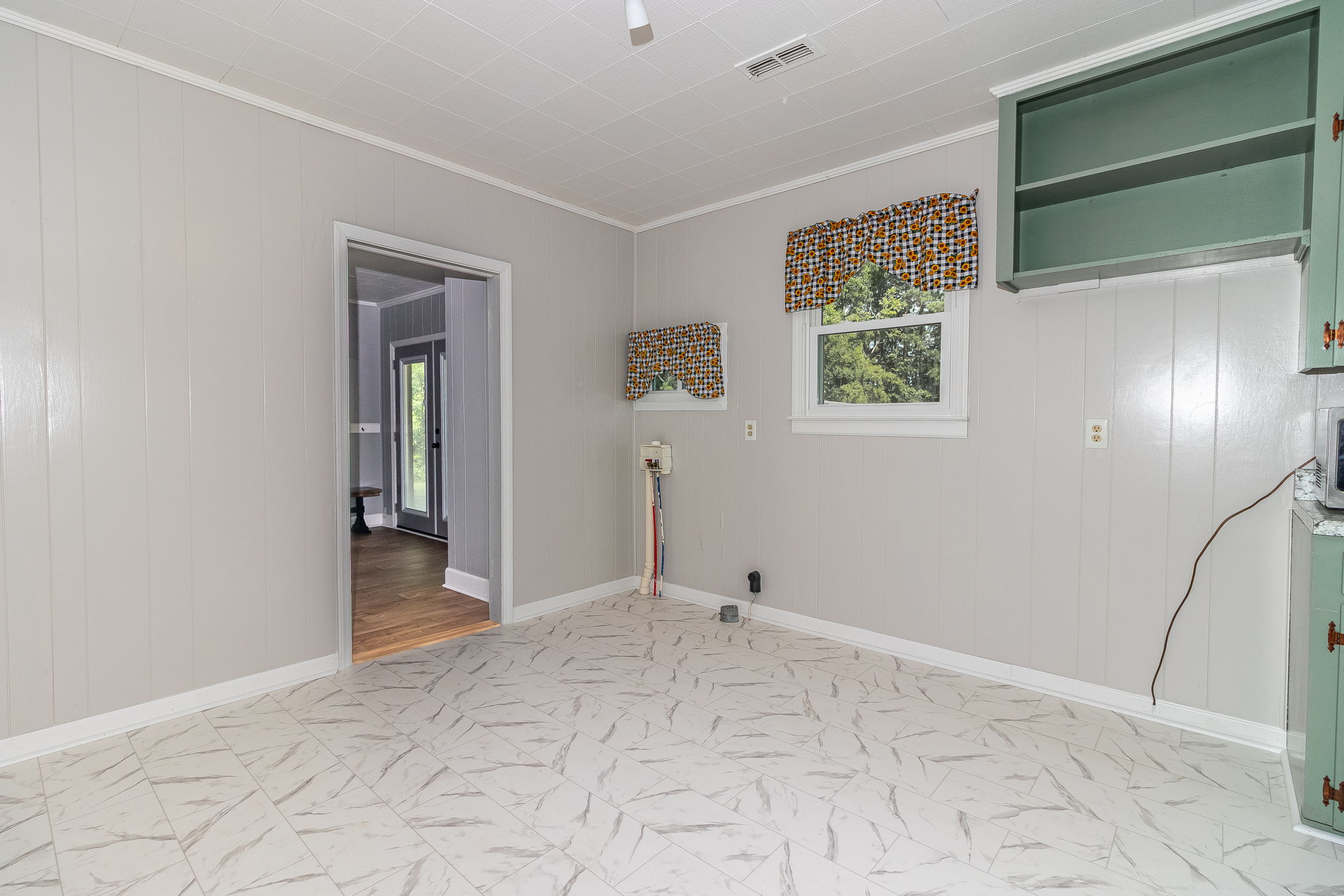 Kitchen/Breakfast Area