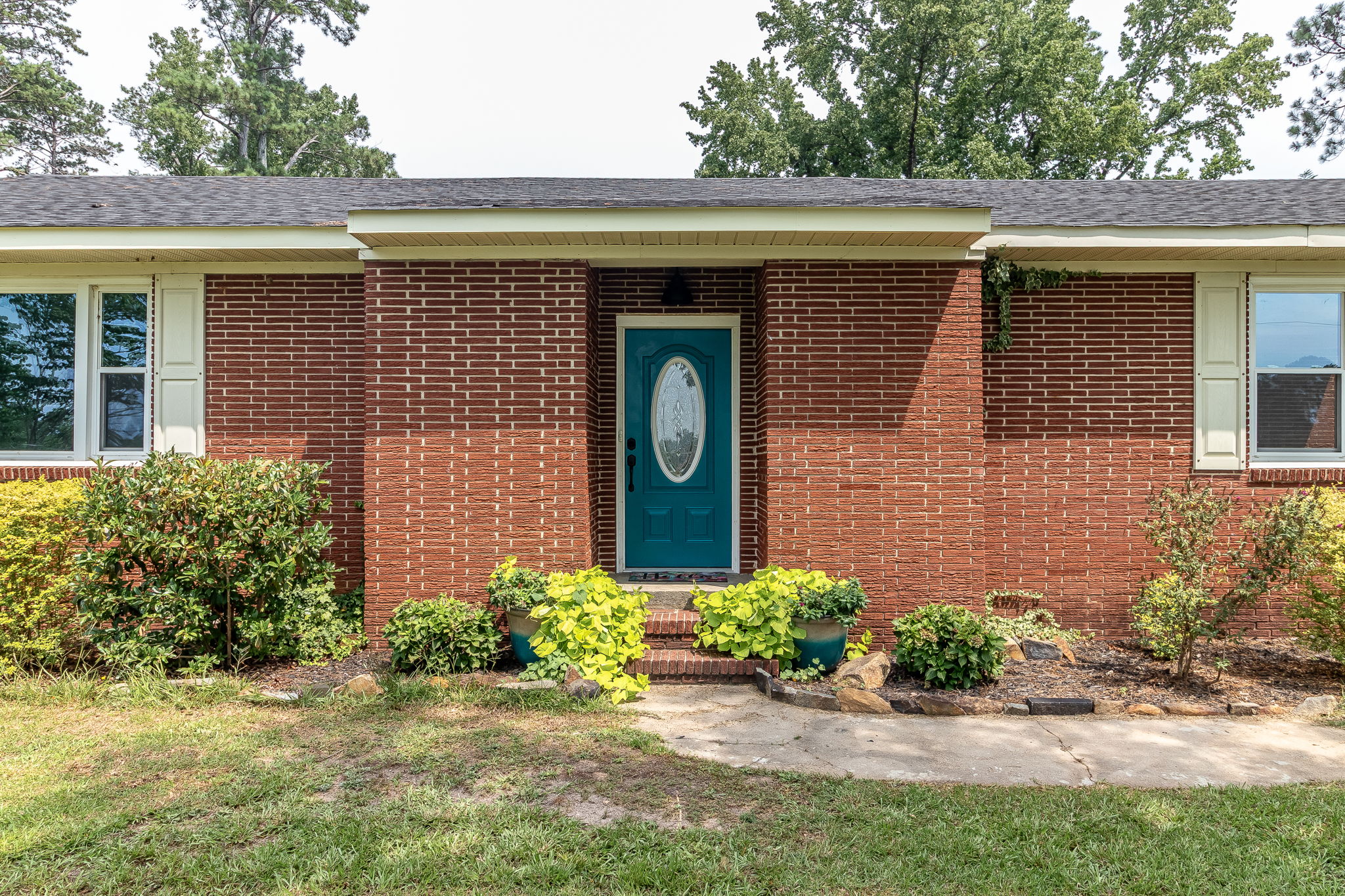 Front Porch/Entrance