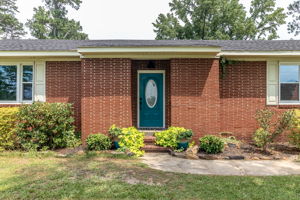 Front Porch/Entrance
